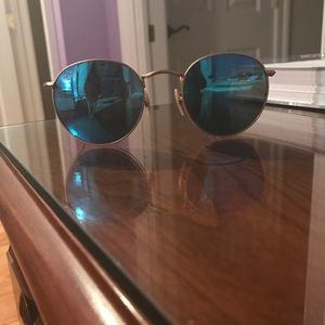 Ray- Ban Round Metal Polarized Sun Glasses in Blue